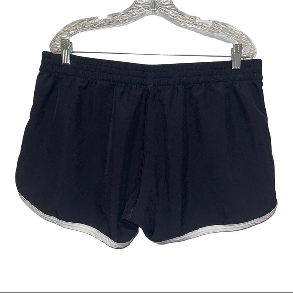 Under Armour Woman Size XL - Picture 2 of 3